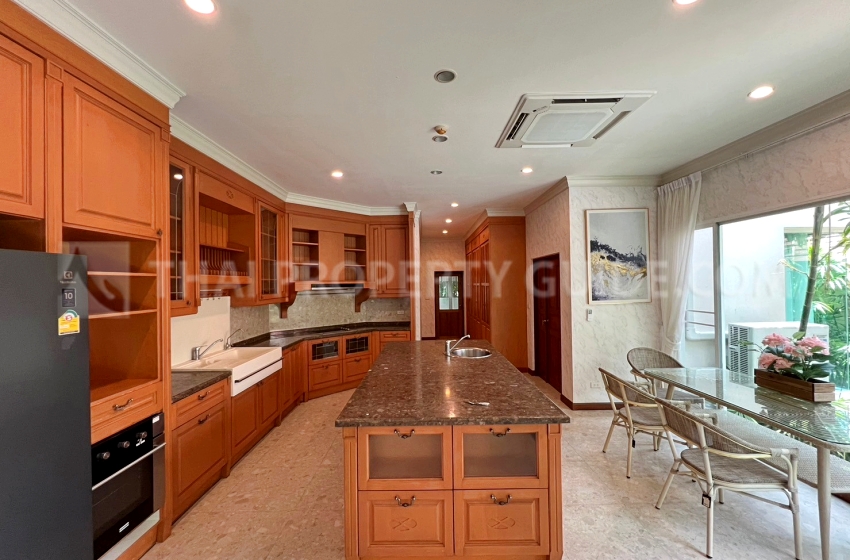 House with Private Pool in Sukhumvit 